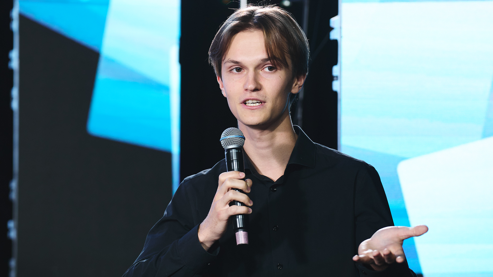 «Иксы, мы вам не дети: почему зумеры видят в вас коллег, а вы в нас — проблемного ребёнка?»